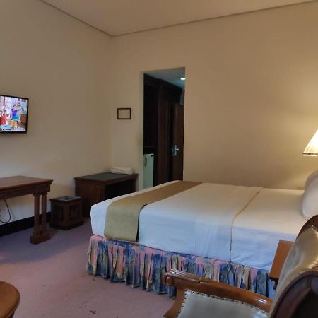 New Grand Park Hotel Surabaya Exterior photo