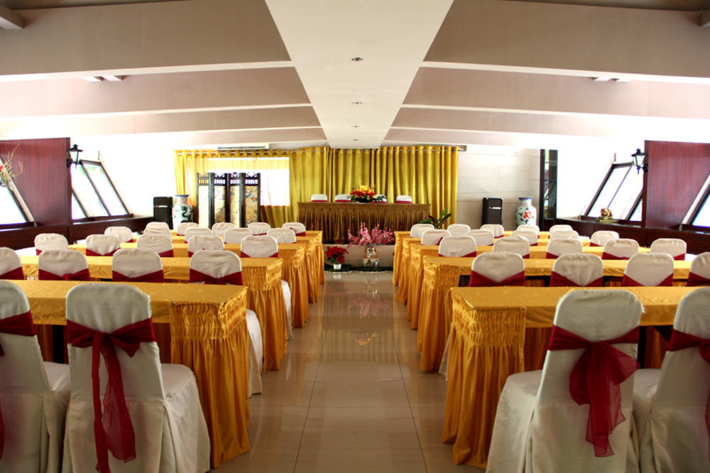 New Grand Park Hotel Surabaya Exterior photo
